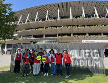 MUFGスタジアム(国立競技場)周辺他の美化活動(ゴミ拾い)ボランティア(TEAM 2020)の活動の様子